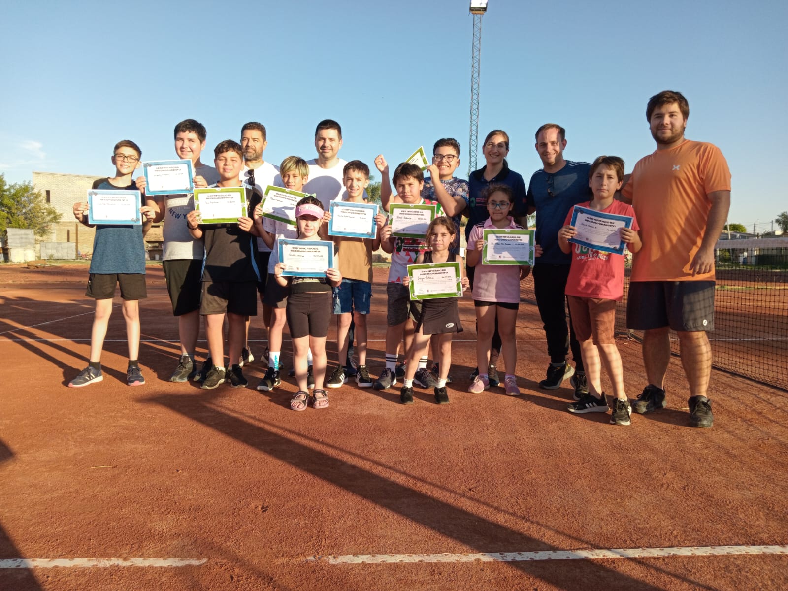 Alumnos de la Escuela Municipal de tenis y padel recibieron certificados