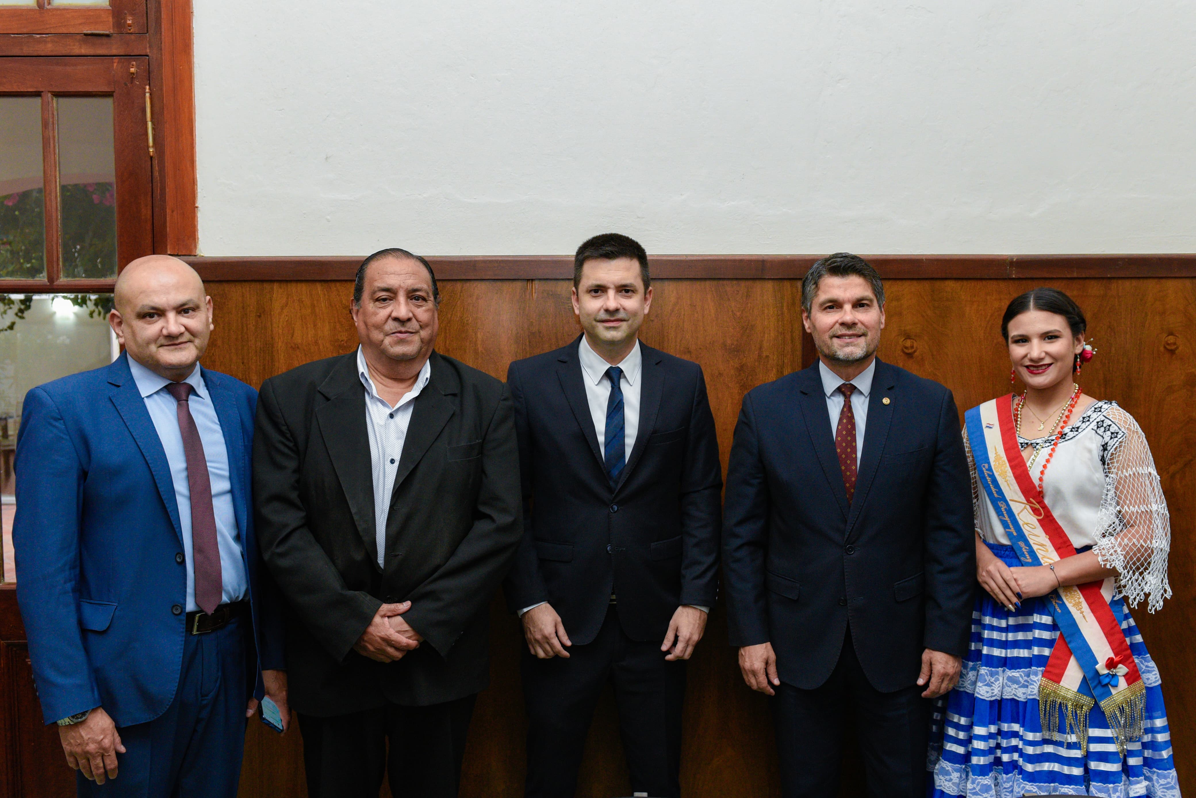 El intendente Bruno Cipolini recibió al Embajador de Serbia y al Cónsul Diplomático de Paraguay