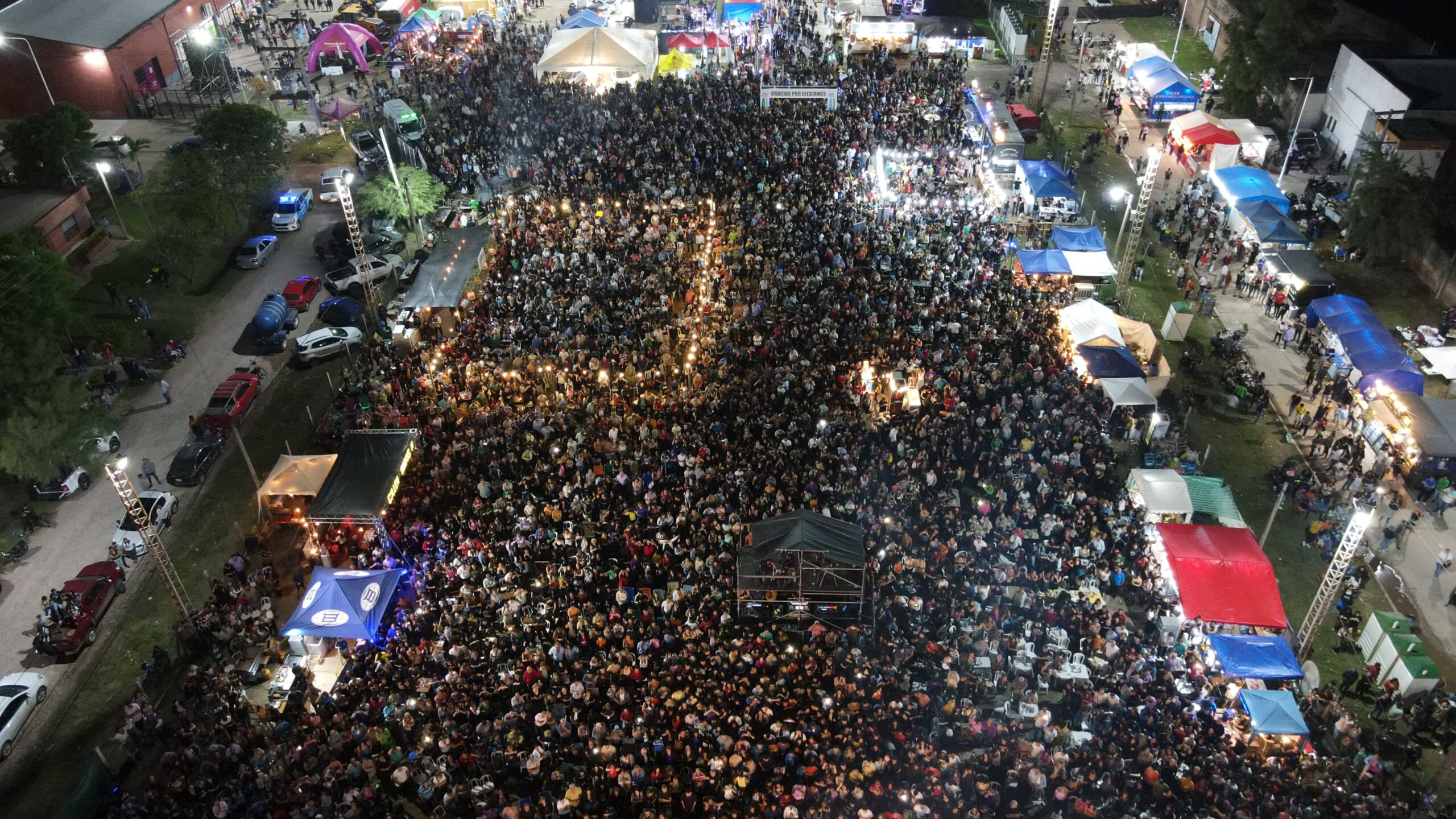 Una multitud acompañó la segunda noche de la Fiesta Nacional del Algodón