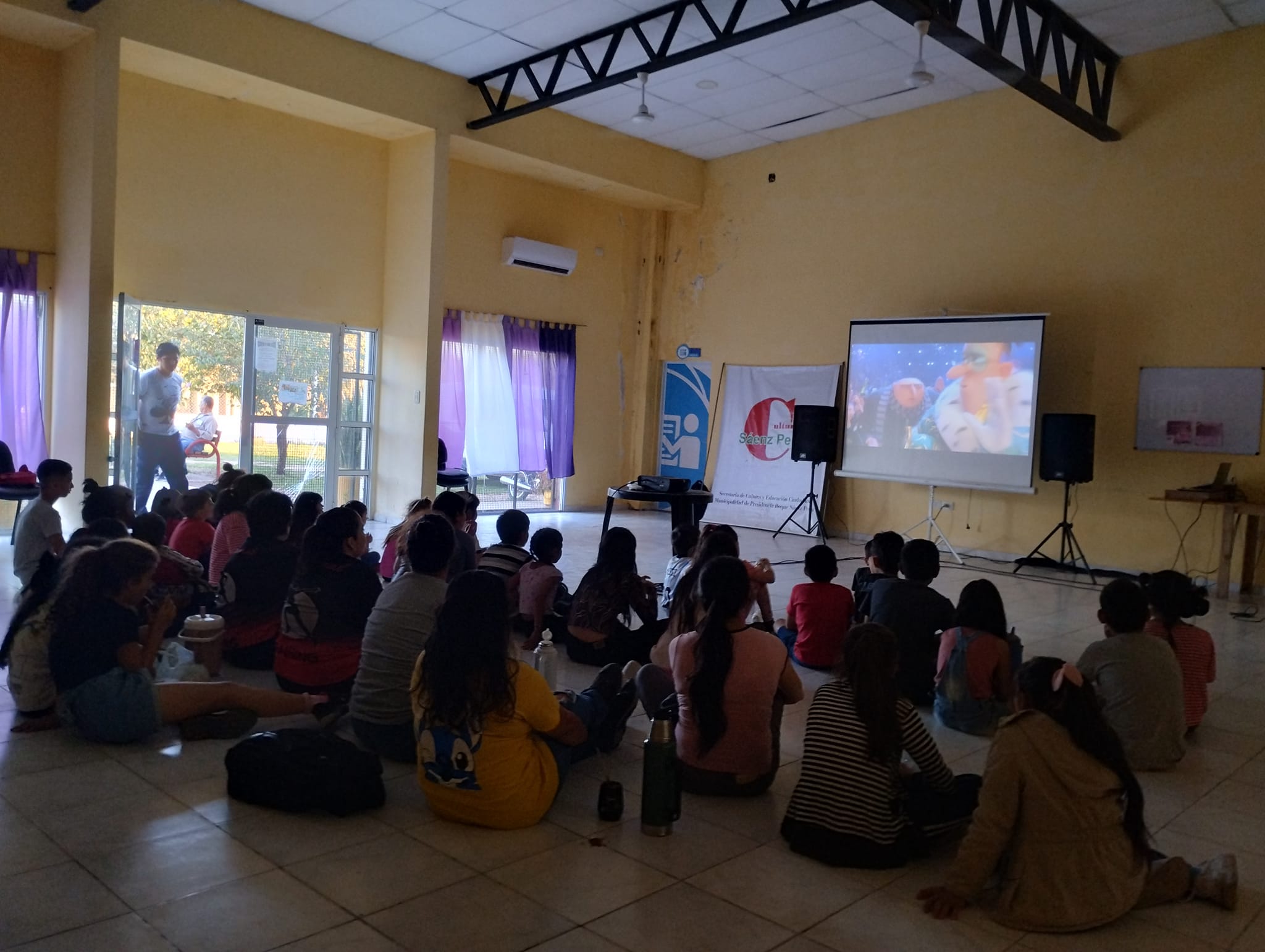 Cultura llegó al NIDO Milenium con el “cine en los barrios”