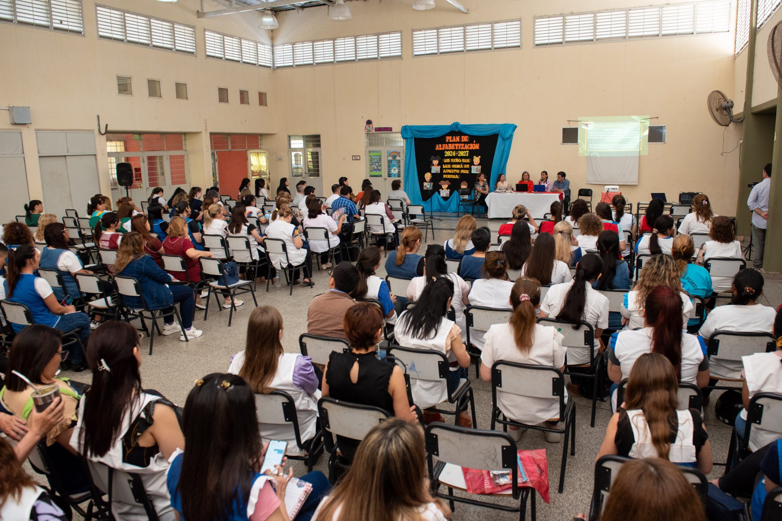 En la E.E.P N°1069 de plan  “Somos Alfabetización Sáenz Peña” 