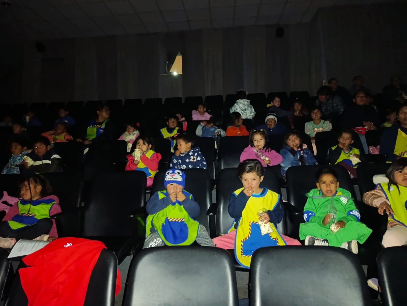 “Vamos al cine con los chicos”: alumnos del Jardín N°231 disfrutaron de una jornada recreativa