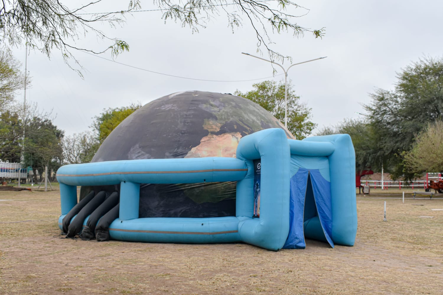 Sáenz Peña recibirá al Planetario Móvil 360° con propuestas sobre dinosaurios, océanos y el espacio